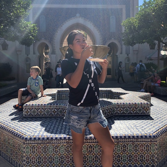 Meet your Posher, Pauline - Picture 1 of 1